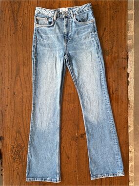 ZARA High-Waisted Flare Jeans in Light Wash Blue - Waist 28 (US 6)